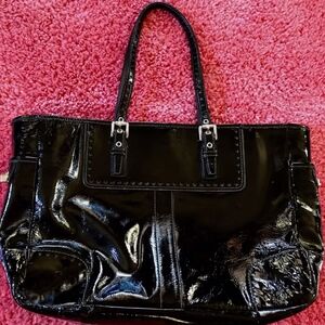 Coach Vintage Black Patent Leather Turnlock pockets Tote Handbag No. H04O-1432